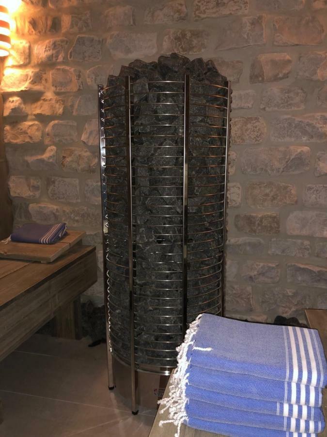Villa Beline Direct Aan Zee, Verwarmd Zwembad En Sauna Tribanj-Kruscica Ngoại thất bức ảnh